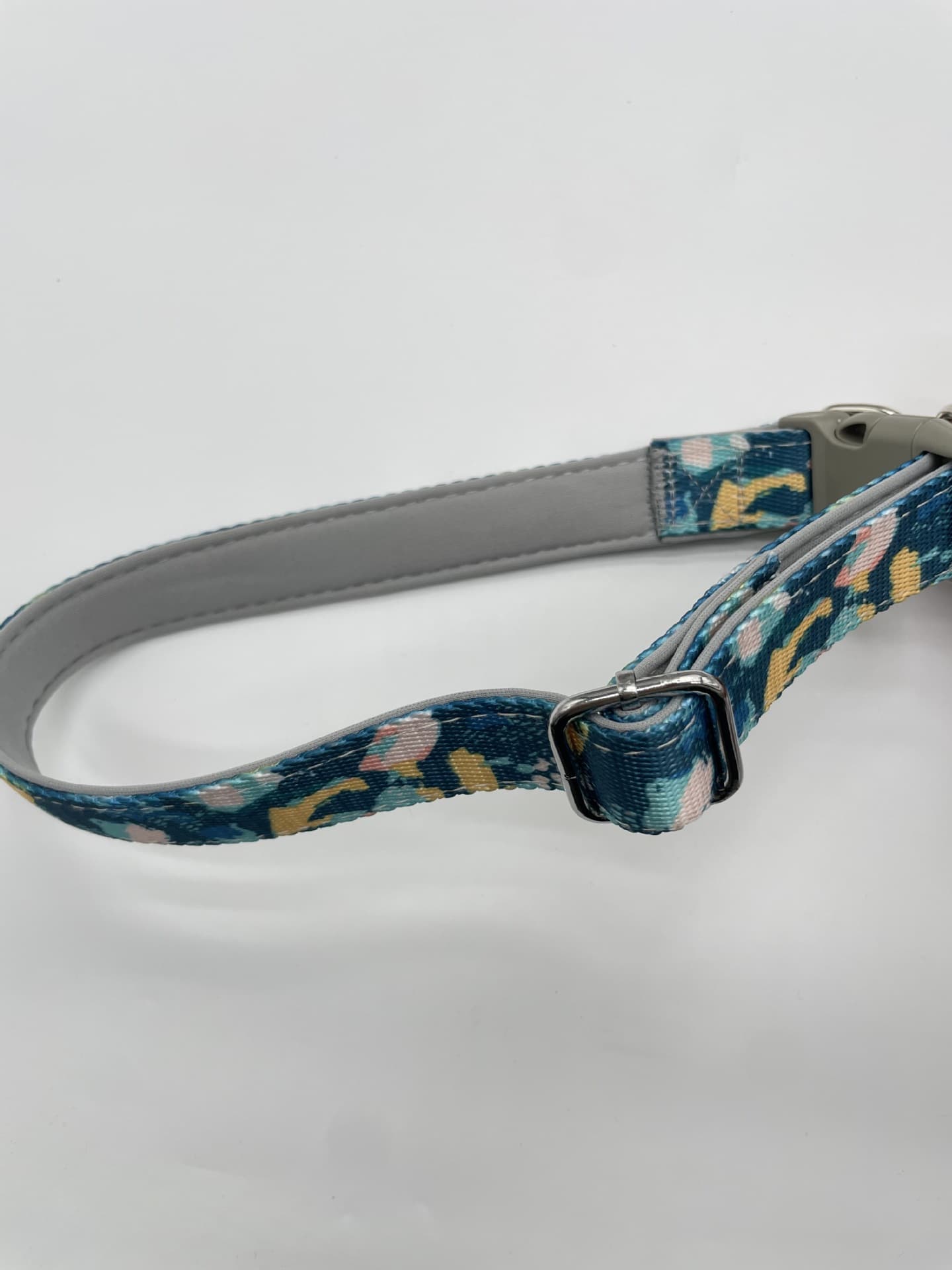 Adjustable printed neck loop detail on a bungee dog leash
