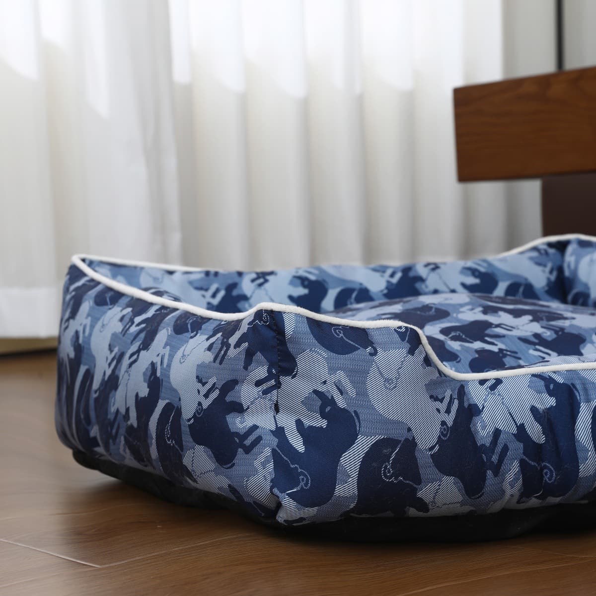 Close view of the ocean pattern Oxford fabric dog bed surface